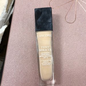 Lancôme Teint Miracle Lit From Within 240 Buff W